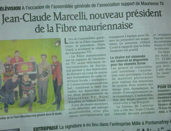 Coupure du journal La Maurienne : « Jean-Claude, nouveau président de la Fibre mauriennaise », avec une photo des bénévoles dans le studio