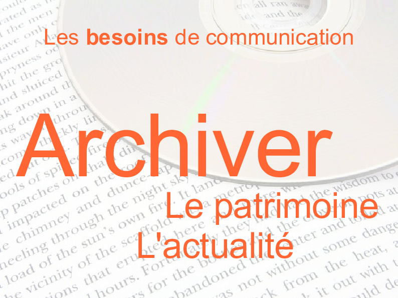 Diapositive « Archiver : le patrimoine, l'actualité », illustrée par un CD posé sur des pages de journal, projet 2007.