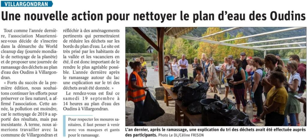Coupure du Dauphiné Libéré du 17 septembre 2020 : « Une nouvelle action pour nettoyer le plan d'eau des Oudins », avec la photo d'une explication du tri des déchets devant des sacs-poubelle à la halle du plan d'eau