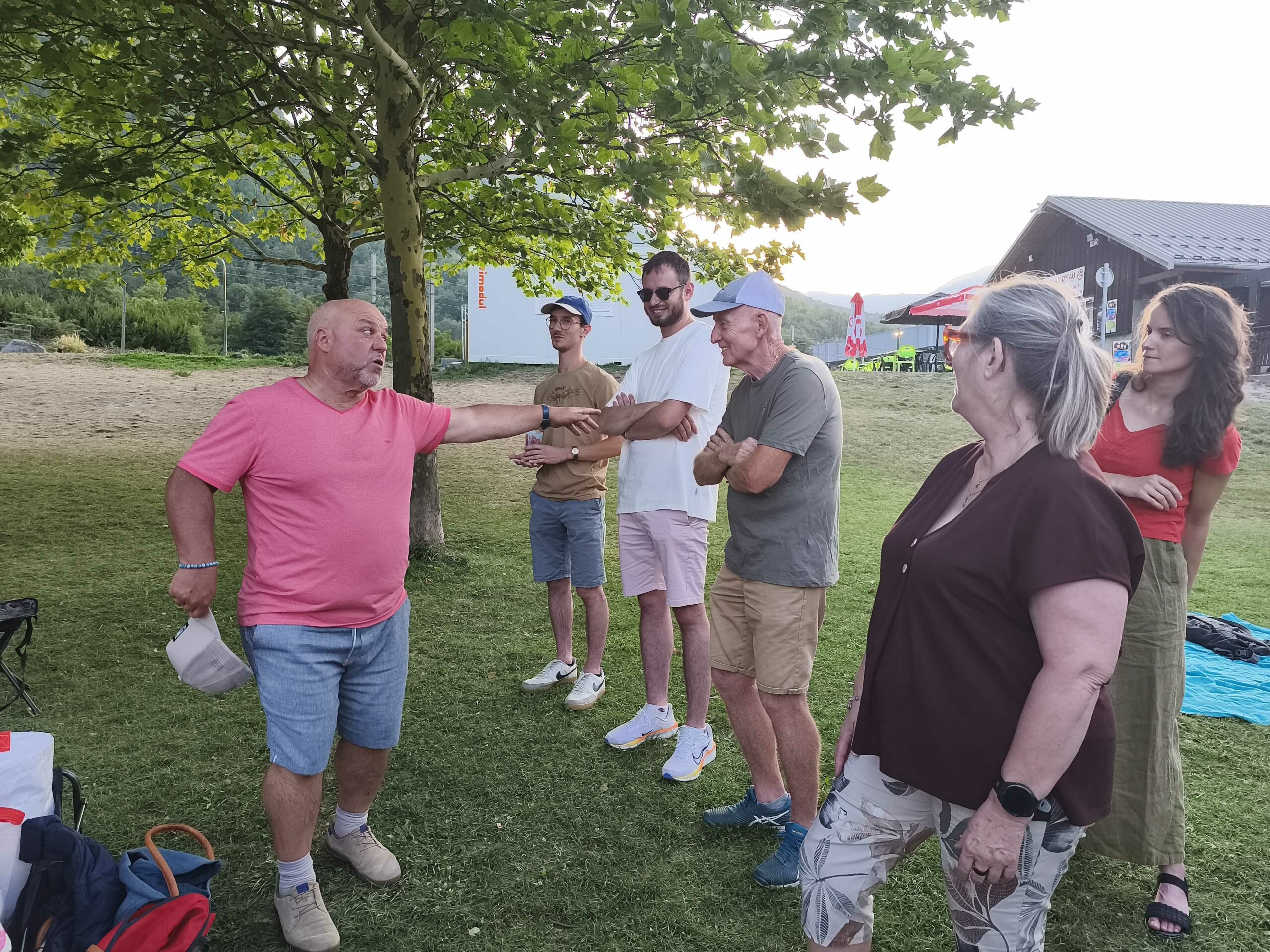 Discussion conviviale entre bénévoles de #MauriennisezVous de toutes générations