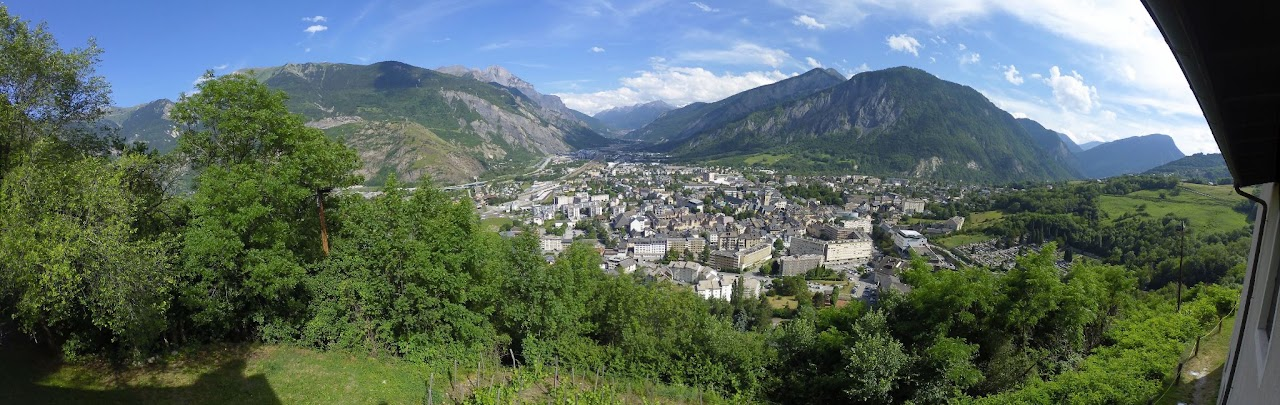 2022, vue panoramique de Saint-Jean-de-Maurienne depuis l'emplacement de la nouvelle webcam.