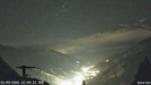 Vue de nuit depuis la webcam de Jarrier sur la vallée de la Maurienne, capture du 15 septembre 2026