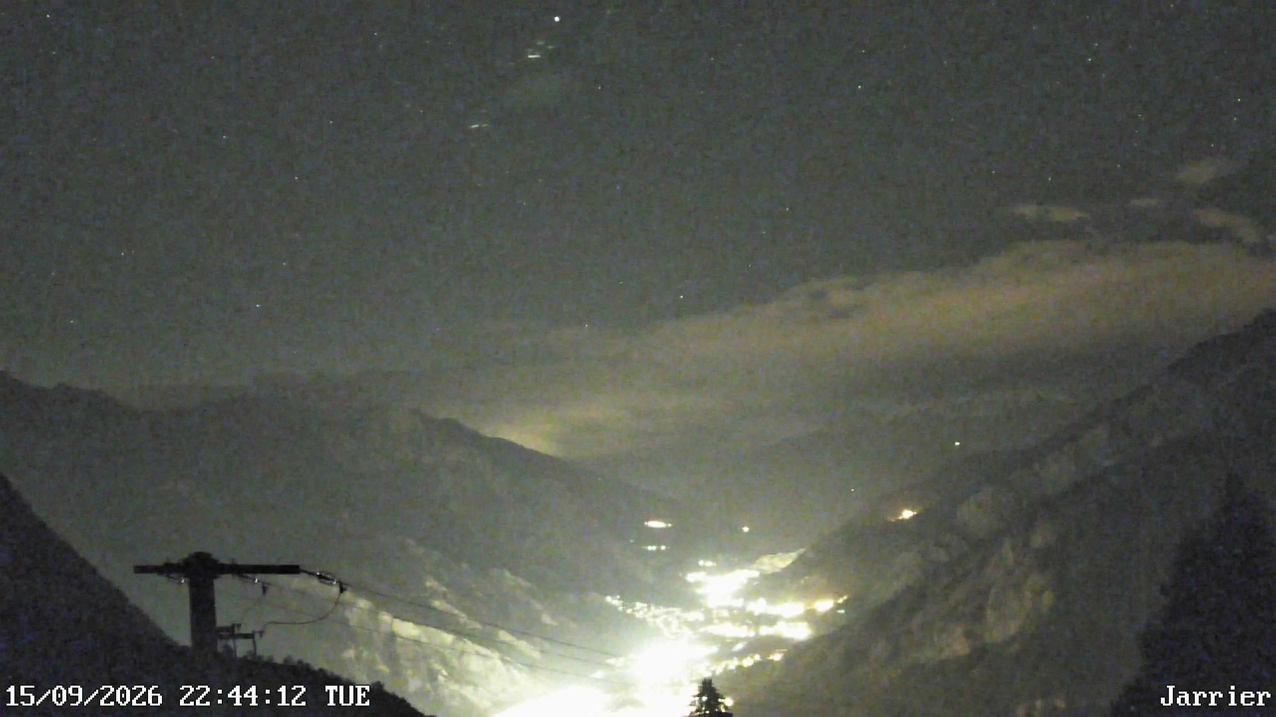 Vue de nuit depuis la webcam de Jarrier sur la vallée de la Maurienne, capture du 15 septembre 2026