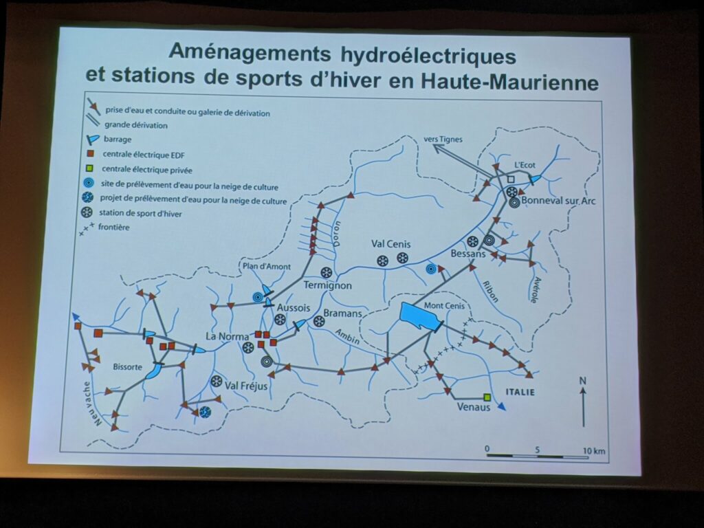 Carte projetée des aménagements hydroélectriques et des stations de sports d'hiver en Haute-Maurienne : barrages, prises d'eau, centrales EDF, de Bissorte au Mont-Cenis et à Bonneval-sur-Arc